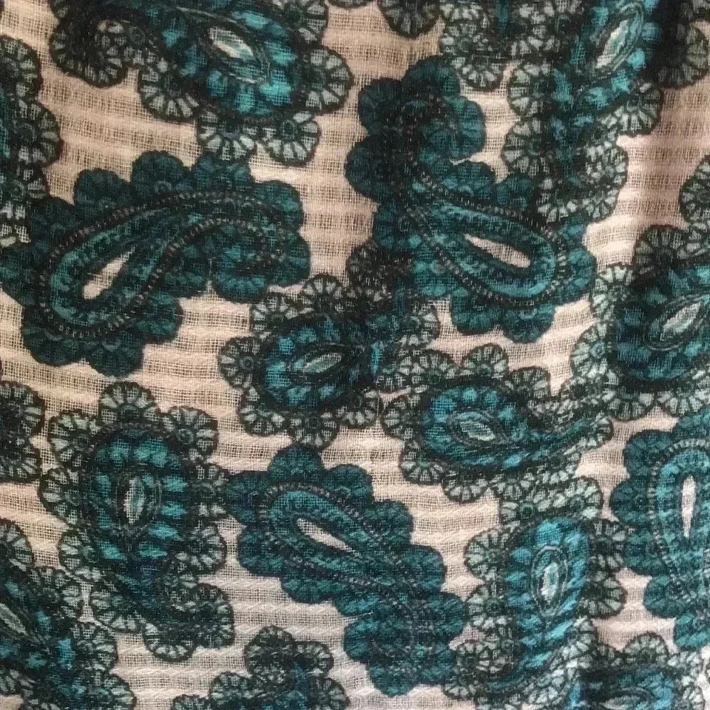 Charming Charlie brand‎ scarf